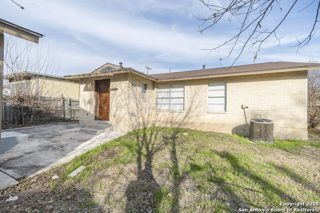 4507 Howard St Property Photo 20