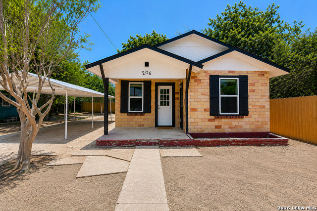 206 Mercedes Property Photo 1