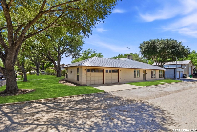 901 Gentilz Property Photo 4