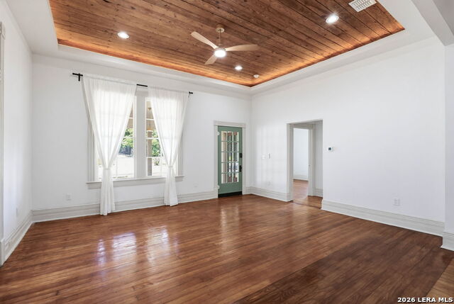 824 N Pine St Property Photo 5