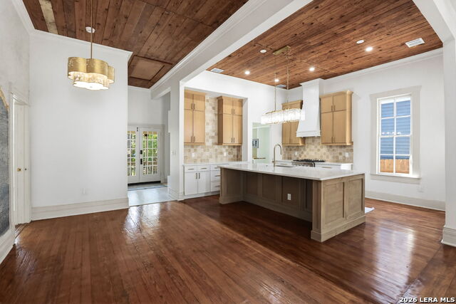 824 N Pine St Property Photo 8