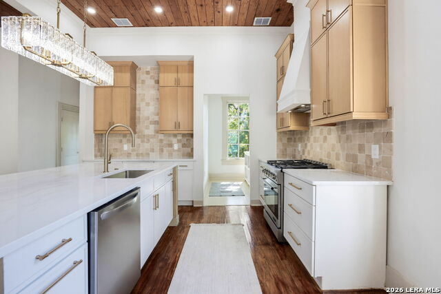 824 N Pine St Property Photo 13