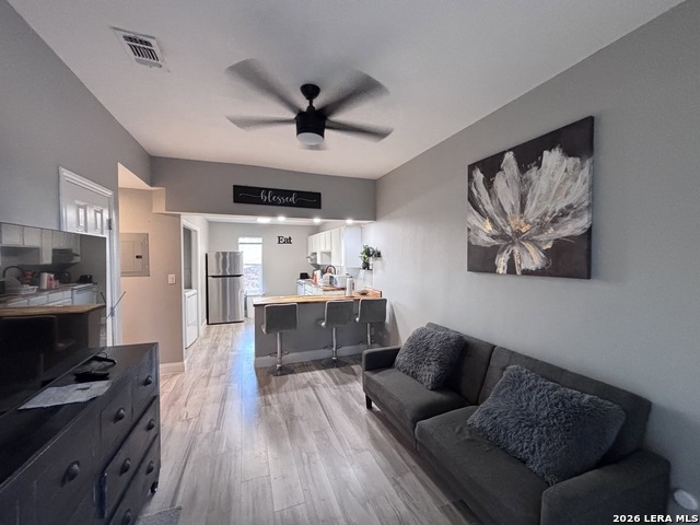 2267 N VETERANS BLVD Property Photo 1