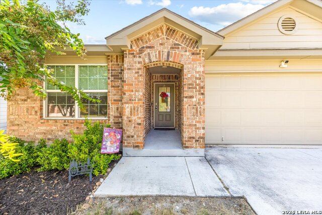 936 Brown Thrasher Property Photo 1