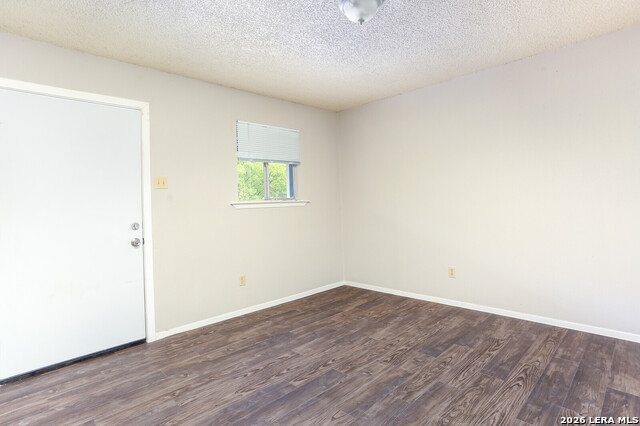 102 E Cheryl Dr Property Photo 4