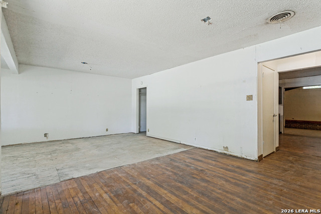 247 Edna Property Photo 5