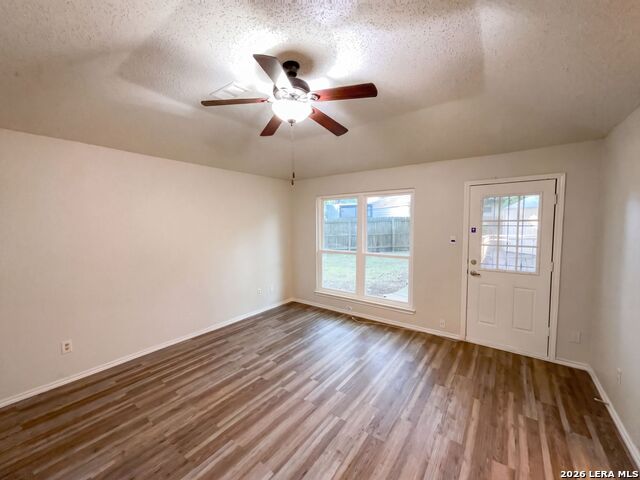 9511 Elm Gln Property Photo 6