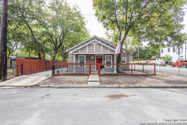 1202 N Center Property Photo 2