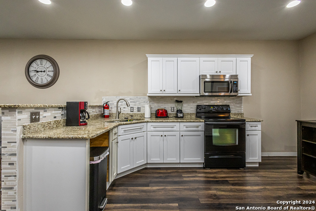 1202 N Center Property Photo 9