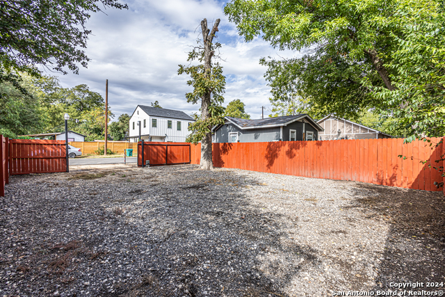 1202 N Center Property Photo 48