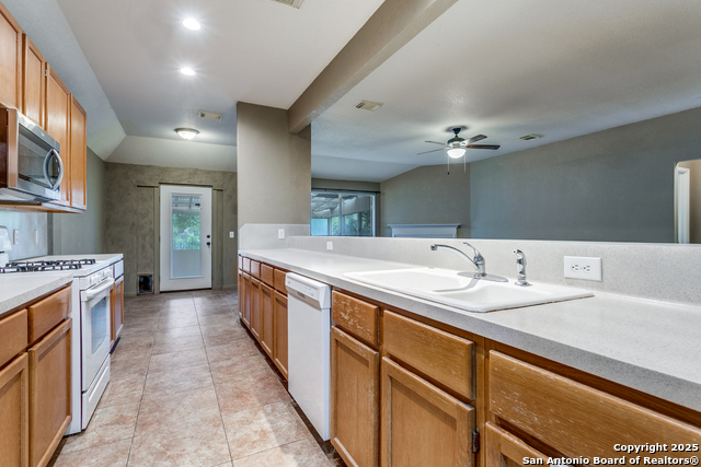 10518 Mustang Rdg Property Photo 4