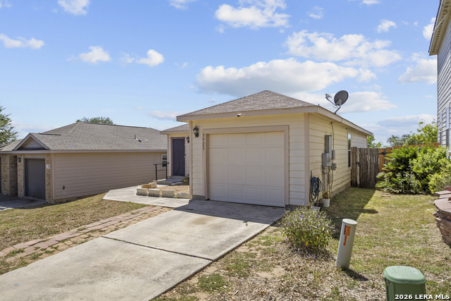 5923 Fox Cyn Property Photo 3