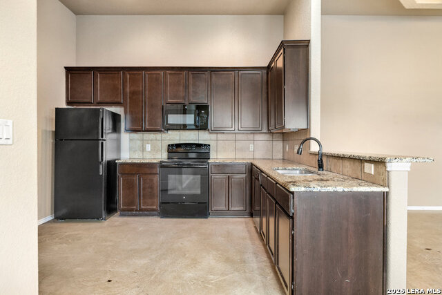 216 Stone Gate Dr Property Photo 4