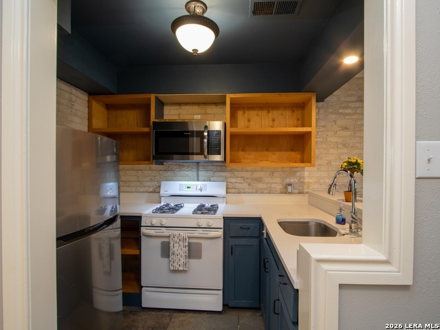 8030 Broadway Property Photo 12