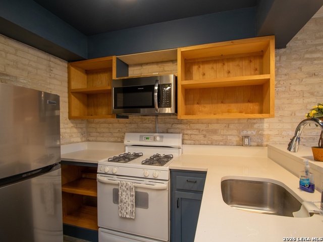 8030 Broadway Property Photo 13