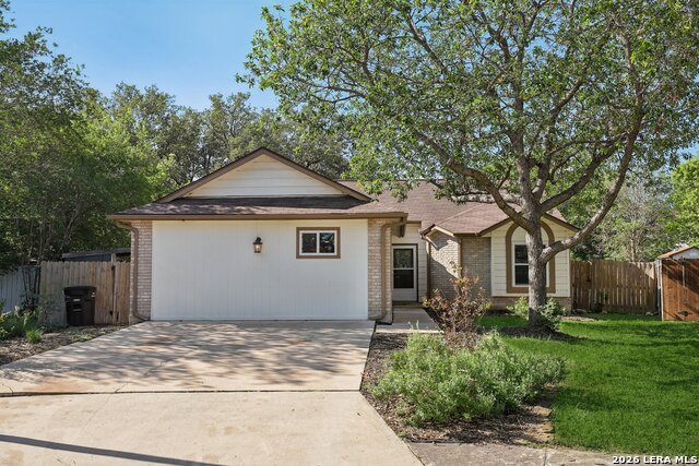 13802 Laurel Hollow Dr Property Photo 3