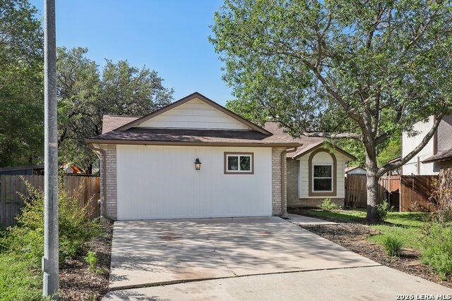 13802 Laurel Hollow Dr Property Photo 5
