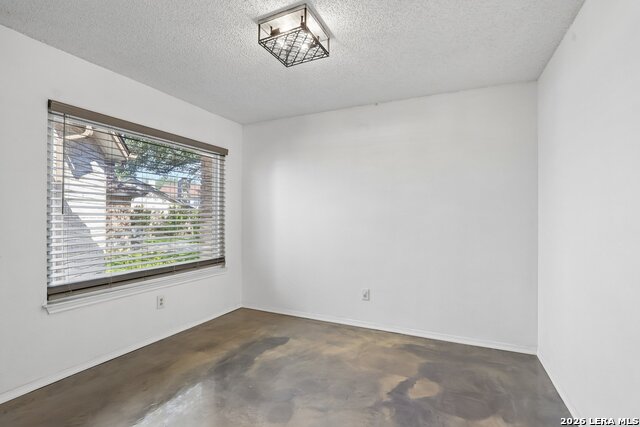 13802 Laurel Hollow Dr Property Photo 10