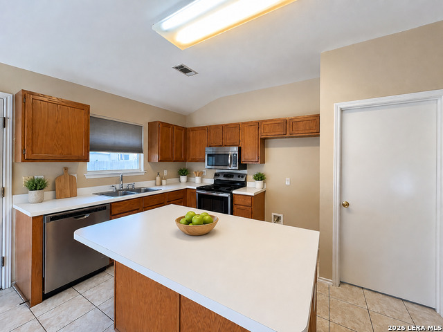 7306 Kingsland Property Photo 4