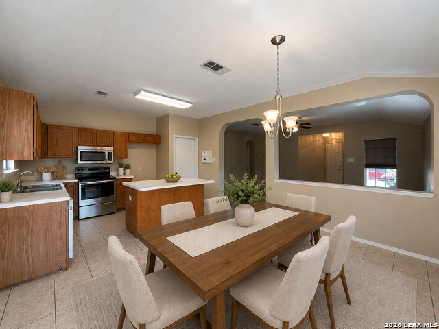 7306 Kingsland Property Photo 5