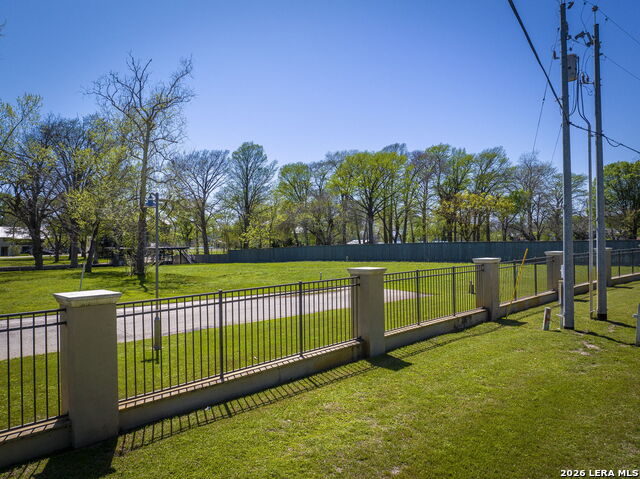 108 Cypress Property Photo 8