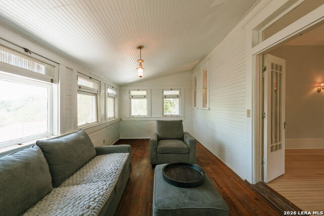 932 W Woodlawn Ave Property Photo 32