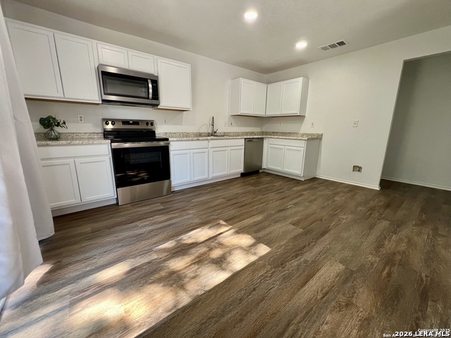 2411 Laden Mdws Property Photo 6