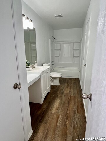 2411 Laden Mdws Property Photo 22
