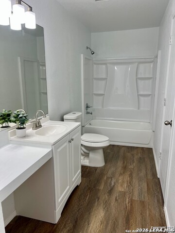 2411 Laden Mdws Property Photo 23
