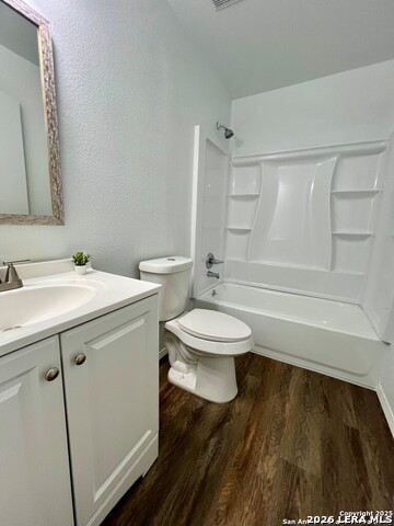 2411 Laden Mdws Property Photo 25