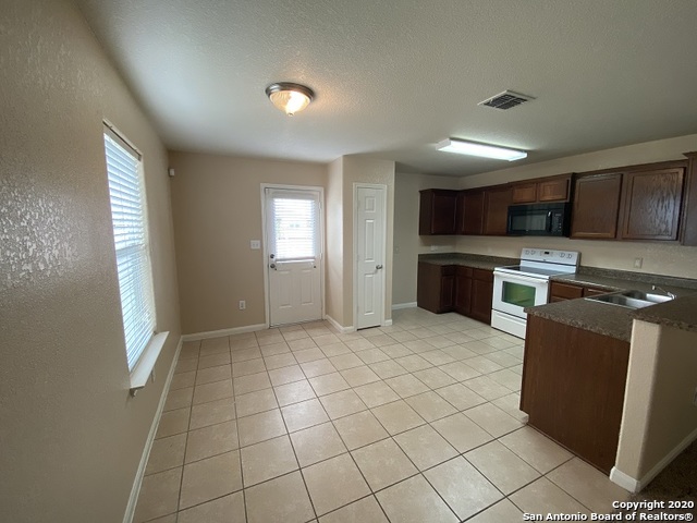 6119 Luckey Run Property Photo 6