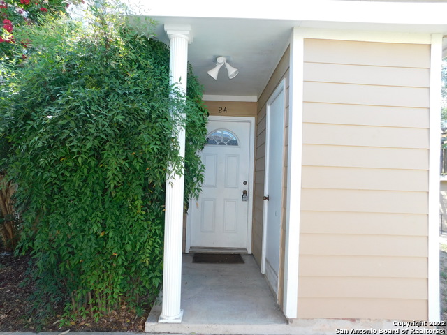 7322 Oak Manor Dr Property Photo 2