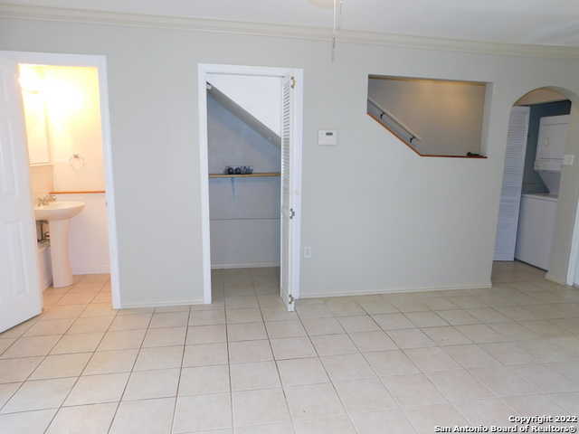 7322 Oak Manor Dr Property Photo 5