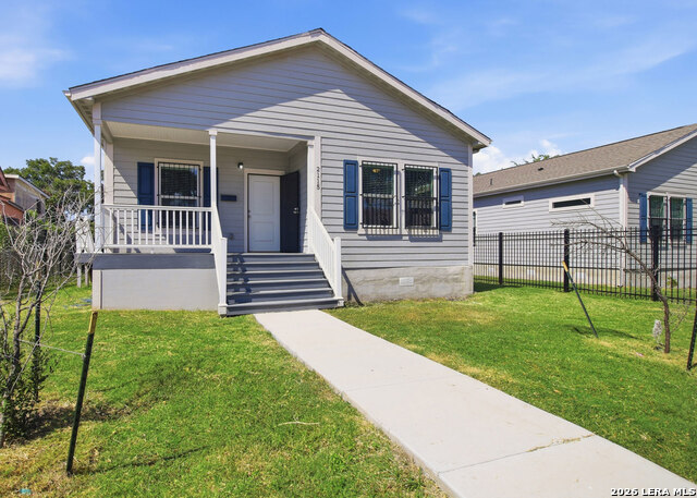 2115 W Houston St Property Photo 1