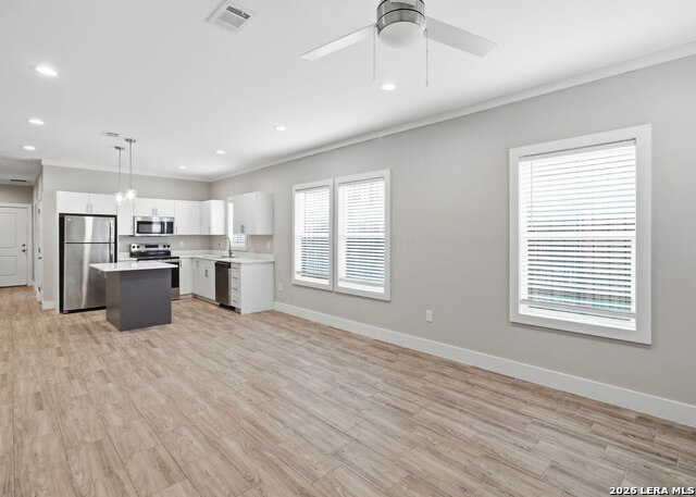 2115 W Houston St Property Photo 6