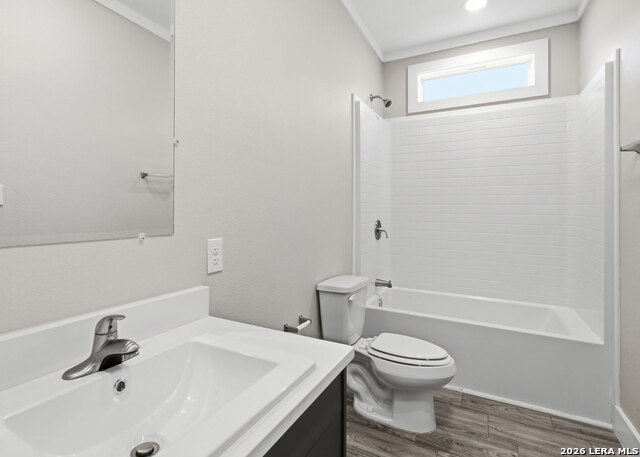 2115 W Houston St Property Photo 15