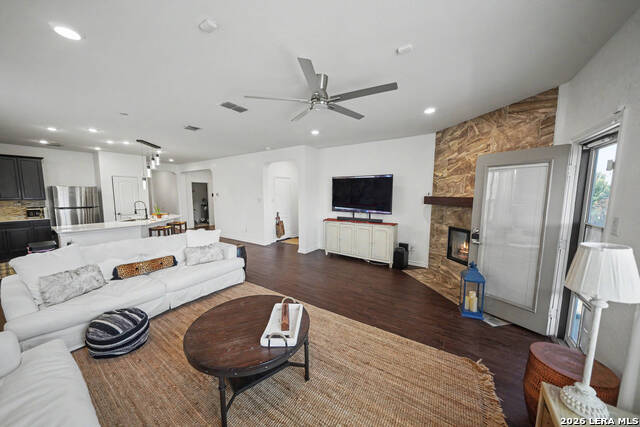512 Landmark Gate Property Photo 12