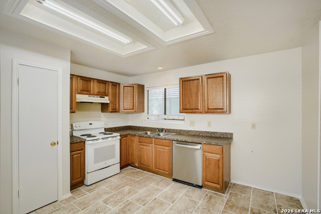 6206 Candleview Property Photo 4