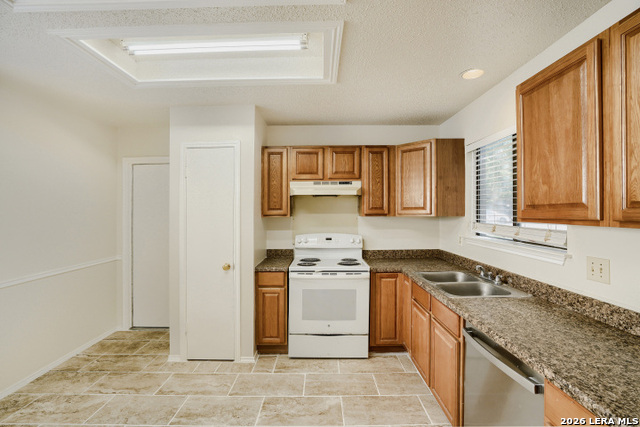 6206 Candleview Property Photo 11