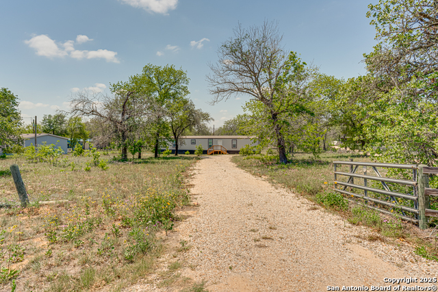 78 Spanish Oak Rd Property Photo 4