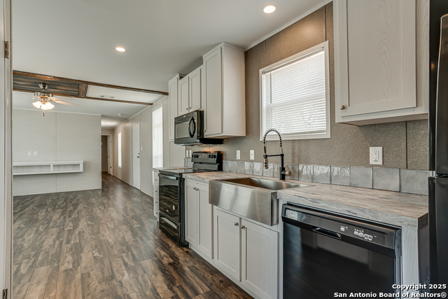 78 Spanish Oak Rd Property Photo 14