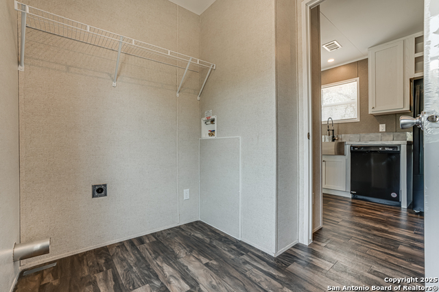 78 Spanish Oak Rd Property Photo 17