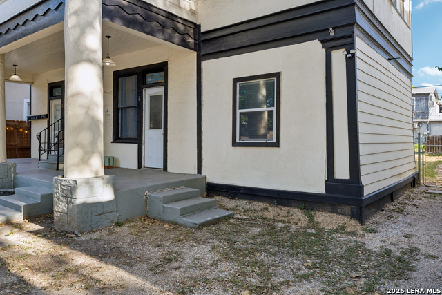 1025 W Craig Pl Property Photo 2