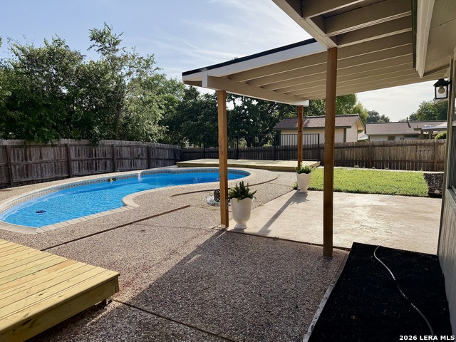 7701 Leafy Hollow Ct Property Photo 2