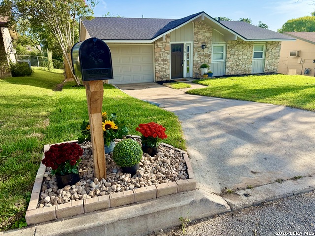 7701 Leafy Hollow Ct Property Photo 4