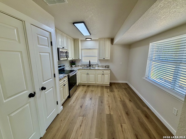 7701 Leafy Hollow Ct Property Photo 9