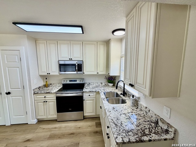 7701 Leafy Hollow Ct Property Photo 11
