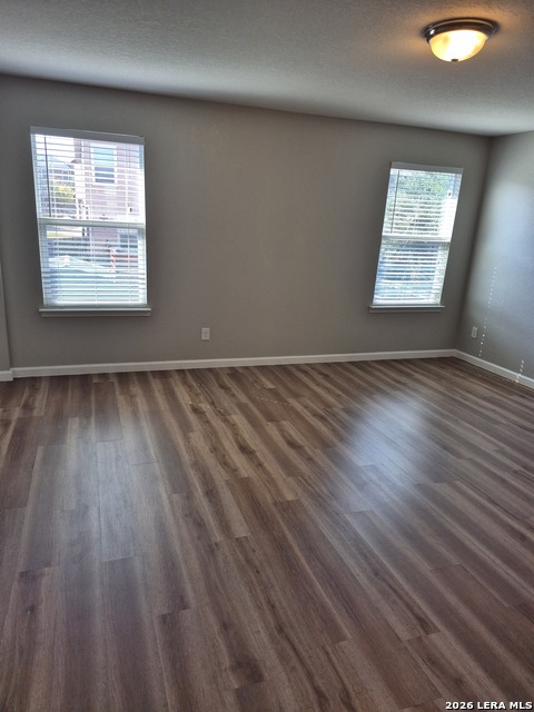 1323 Hawk Ct Property Photo 6