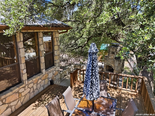 1399 River Rd Property Photo 4