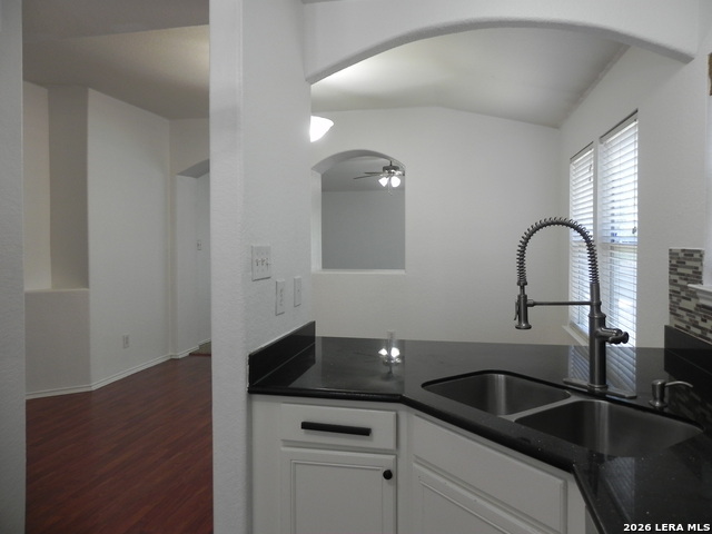 8539 Lone Shadow Trl Property Photo 5